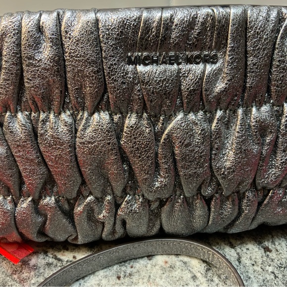💥SALE💥NWOT Michael Kors Silver, Metallic Ruched Leather Clutch/crossbody. - Picture 9 of 10
